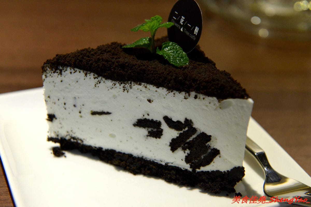 [台中龍井]二花一樹 – 隱藏在東海商圈巷弄內的輕食咖啡店,帕里尼三明治和手作甜點都好好吃,主食有附飲品,價位不貴,店家環境氣氛相當不錯,非常適合IG拍照打卡。(已歇業)