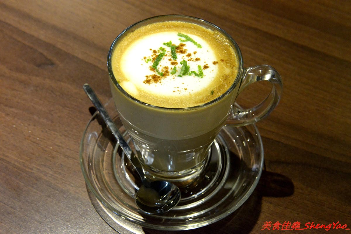 [台中龍井]二花一樹 – 隱藏在東海商圈巷弄內的輕食咖啡店,帕里尼三明治和手作甜點都好好吃,主食有附飲品,價位不貴,店家環境氣氛相當不錯,非常適合IG拍照打卡。(已歇業)