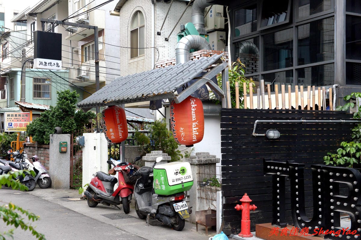 [台中龍井]二花一樹 – 隱藏在東海商圈巷弄內的輕食咖啡店,帕里尼三明治和手作甜點都好好吃,主食有附飲品,價位不貴,店家環境氣氛相當不錯,非常適合IG拍照打卡。(已歇業)