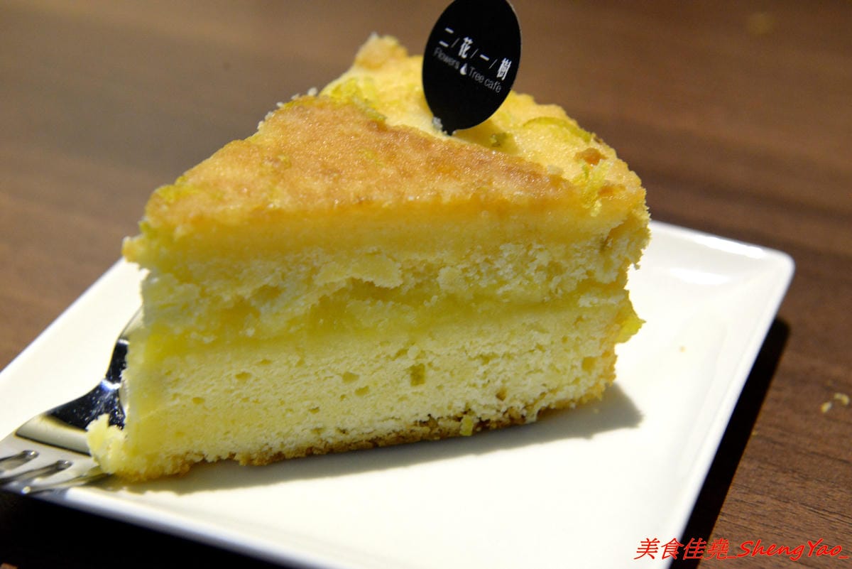 [台中龍井]二花一樹 – 隱藏在東海商圈巷弄內的輕食咖啡店,帕里尼三明治和手作甜點都好好吃,主食有附飲品,價位不貴,店家環境氣氛相當不錯,非常適合IG拍照打卡。(已歇業)