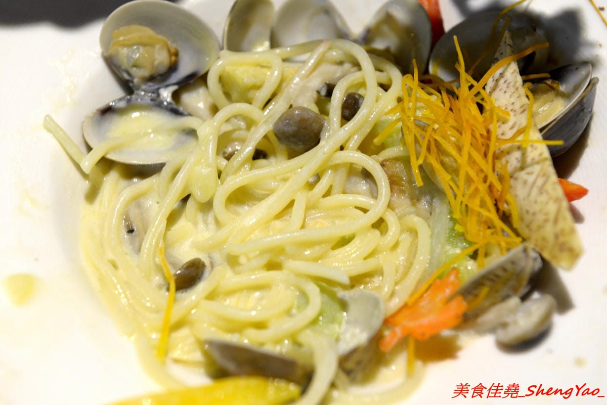[台中龍井]二花一樹 – 隱藏在東海商圈巷弄內的輕食咖啡店,帕里尼三明治和手作甜點都好好吃,主食有附飲品,價位不貴,店家環境氣氛相當不錯,非常適合IG拍照打卡。(已歇業)