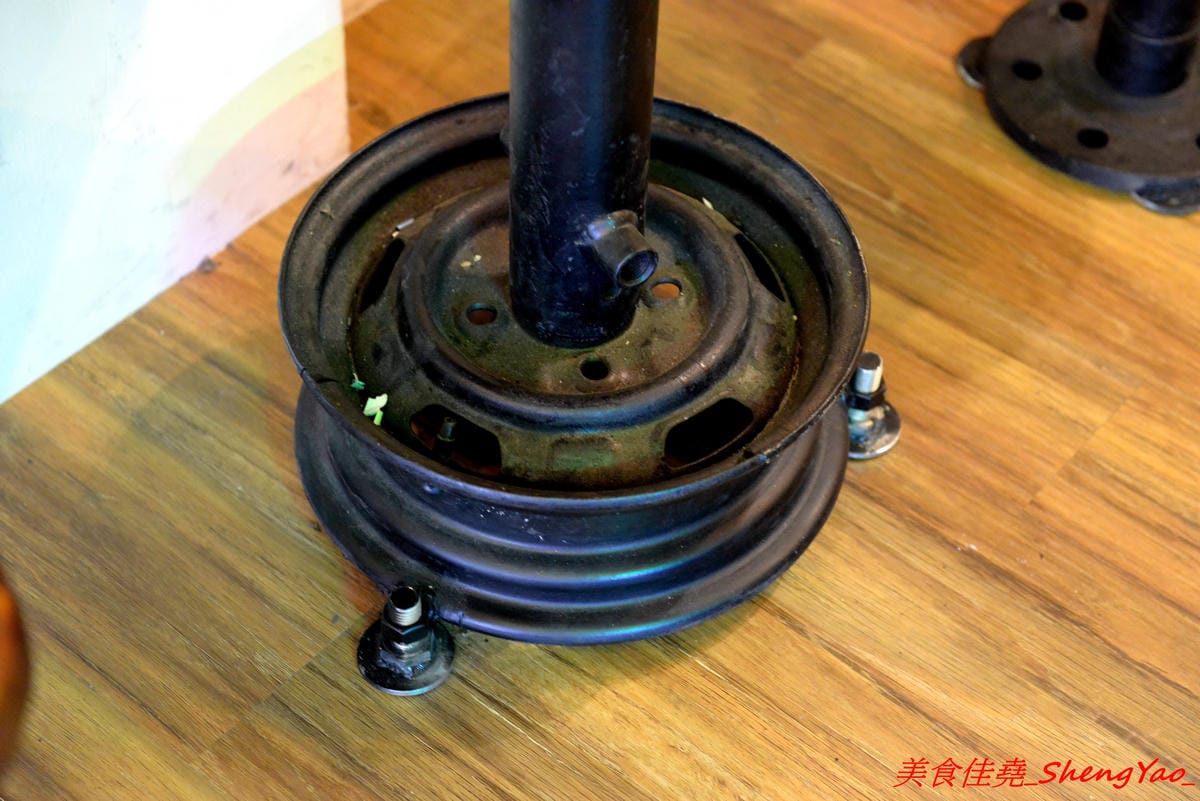 [台中西屯]麥意斯 – 超特別的異國風裝潢咖啡店,手作乾燥花吊燈美美的,餐點為蛋奶素,走健康養生風,咖啡豆為自家烘焙,咖啡相當有水準。
