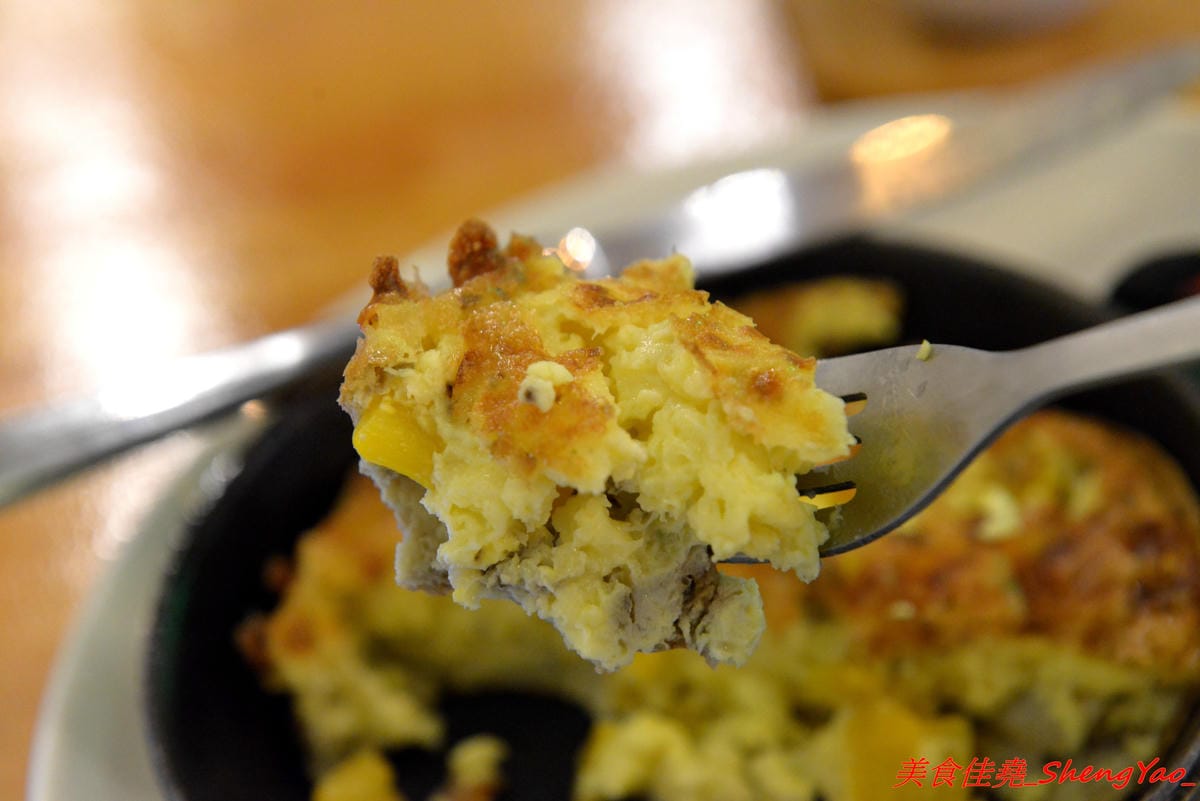 [台中西屯]麥意斯 – 超特別的異國風裝潢咖啡店,手作乾燥花吊燈美美的,餐點為蛋奶素,走健康養生風,咖啡豆為自家烘焙,咖啡相當有水準。