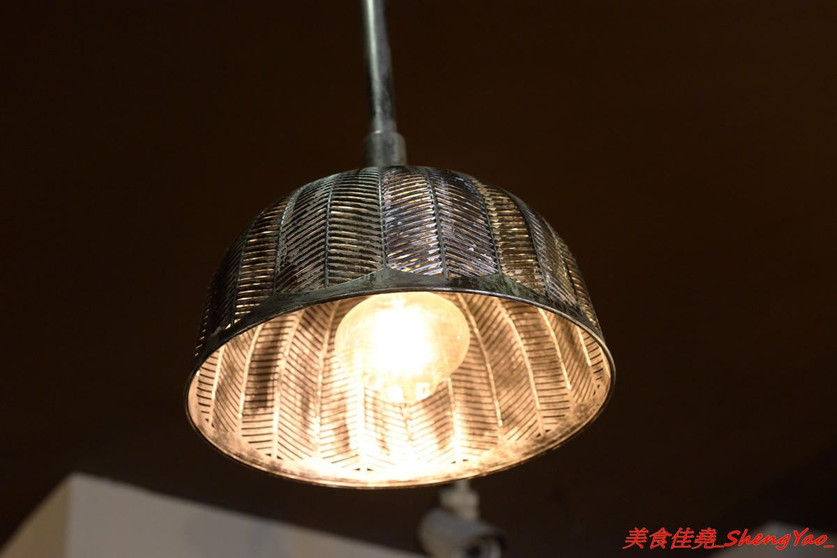 [台中西屯]麥意斯 – 超特別的異國風裝潢咖啡店,手作乾燥花吊燈美美的,餐點為蛋奶素,走健康養生風,咖啡豆為自家烘焙,咖啡相當有水準。