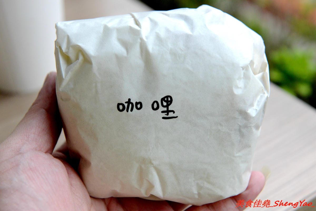 [台中清水]初食餐車 – 清水文青風飯糰行動攤車,台式飯糰與日式飯糰的結合,每日販售三種口味,不時還會有隱藏版特殊口味,還不錯吃,一顆才賣35元,早上6點半開賣,賣完為止。(已歇業)