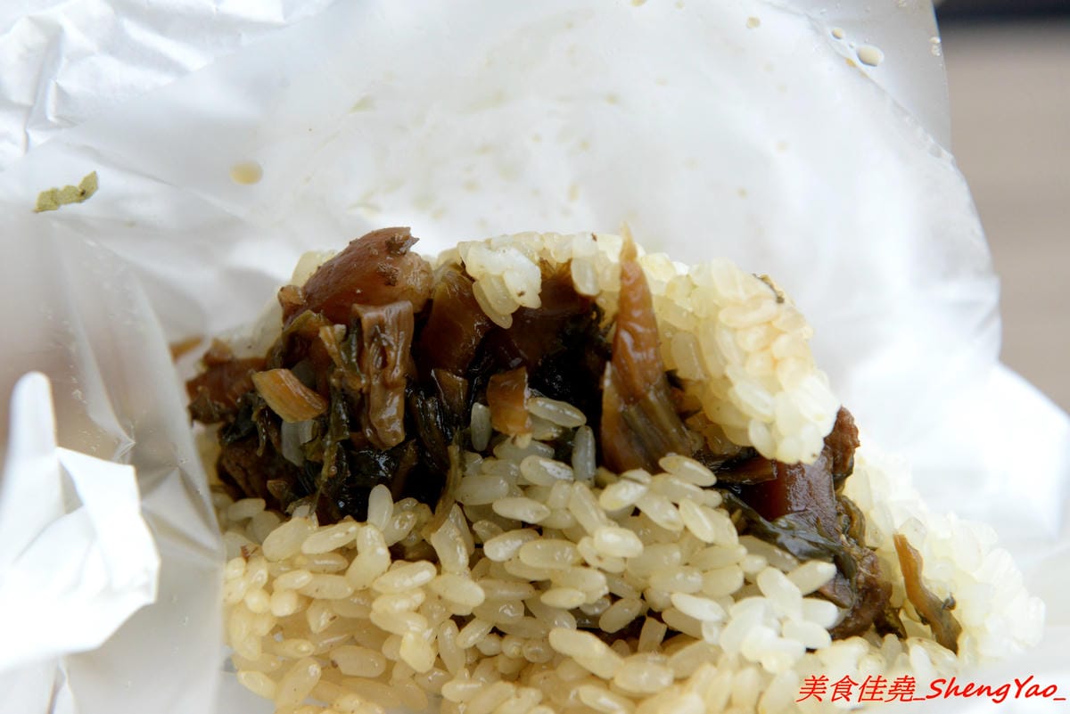 [台中清水]初食餐車 – 清水文青風飯糰行動攤車,台式飯糰與日式飯糰的結合,每日販售三種口味,不時還會有隱藏版特殊口味,還不錯吃,一顆才賣35元,早上6點半開賣,賣完為止。(已歇業)