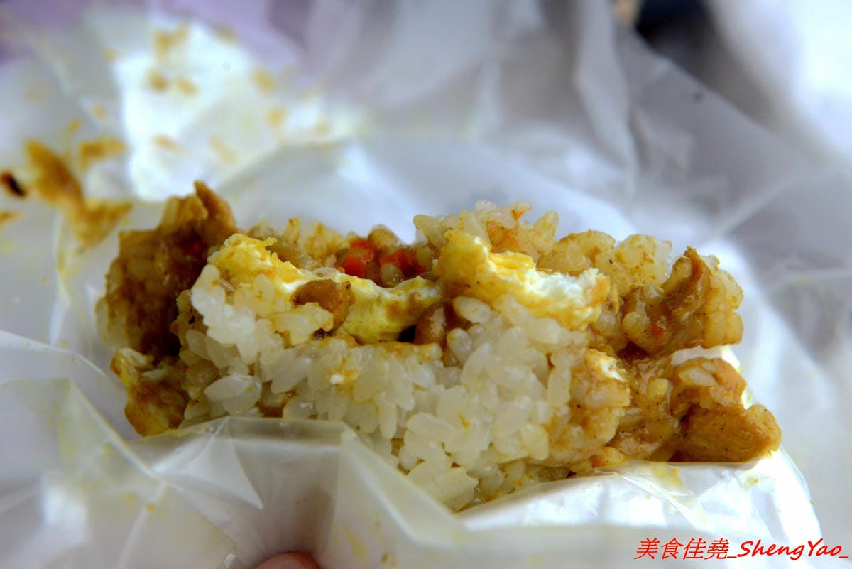 [台中清水]初食餐車 – 清水文青風飯糰行動攤車,台式飯糰與日式飯糰的結合,每日販售三種口味,不時還會有隱藏版特殊口味,還不錯吃,一顆才賣35元,早上6點半開賣,賣完為止。(已歇業)