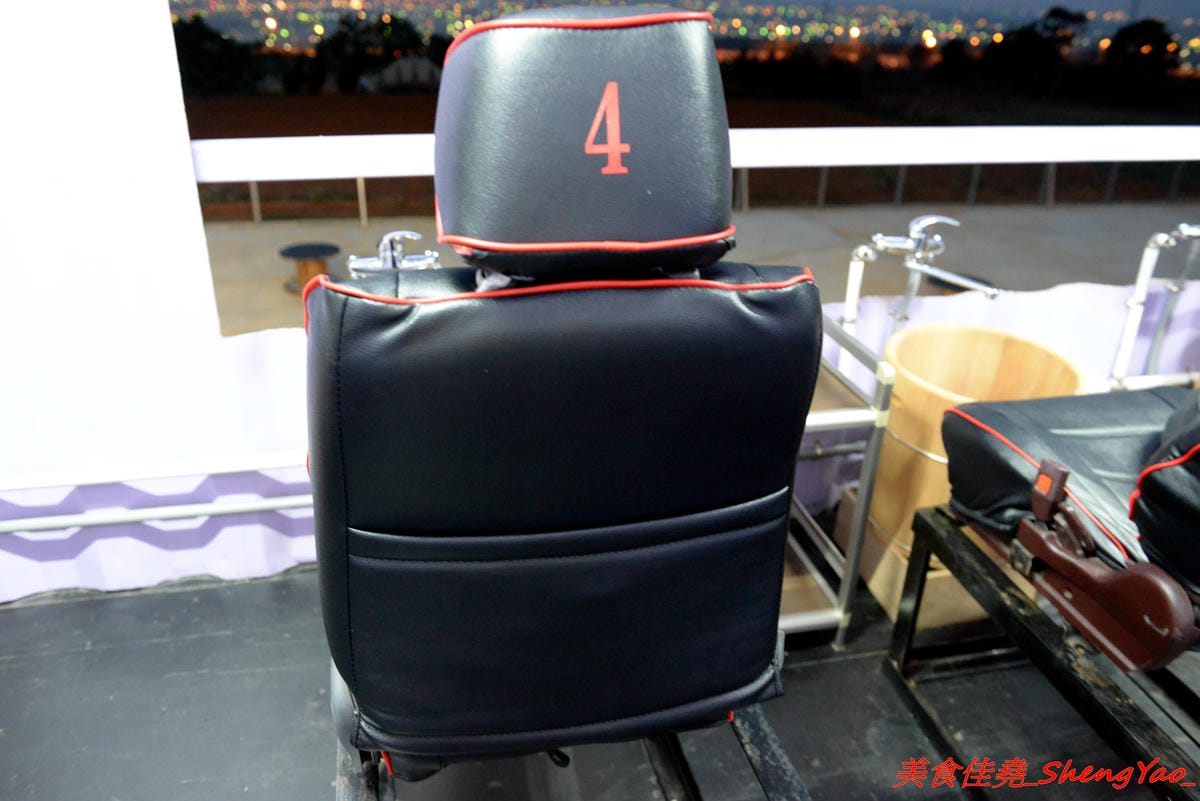 [台中清水]嗨咖泡腳夜色 – 台中海線首家結合泡腳的夜景餐廳,可以一邊泡腳一邊欣賞夜景,粉色貨櫃屋有追上流行,泡腳費用包含飲料一杯,喝完可以續一次且不限同種類,目前打卡還有折50元