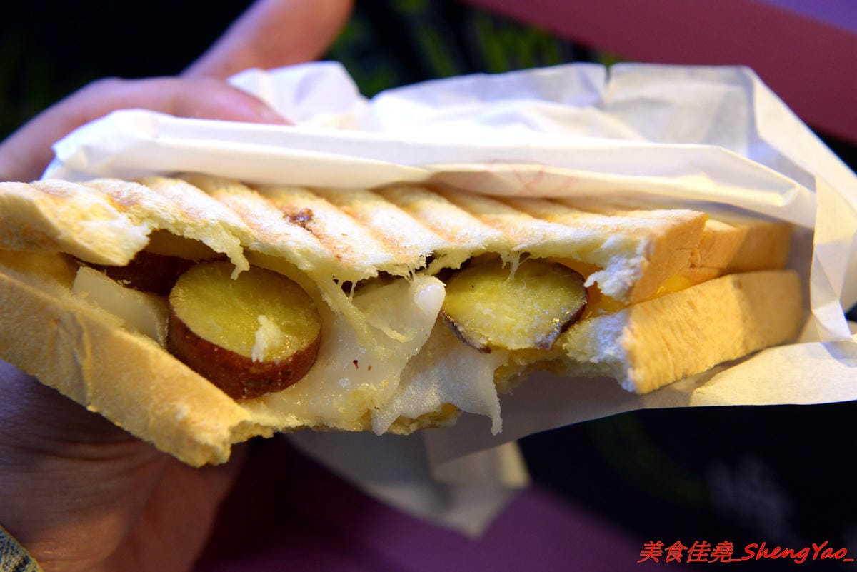 [台中沙鹿]21號三明治 – 沙鹿菜市場內新開張的義式熱壓三明治(帕尼尼)小攤,內餡豐富實在,鹹口味和甜口味都很有特色,好吃推薦,下午茶的新選擇。