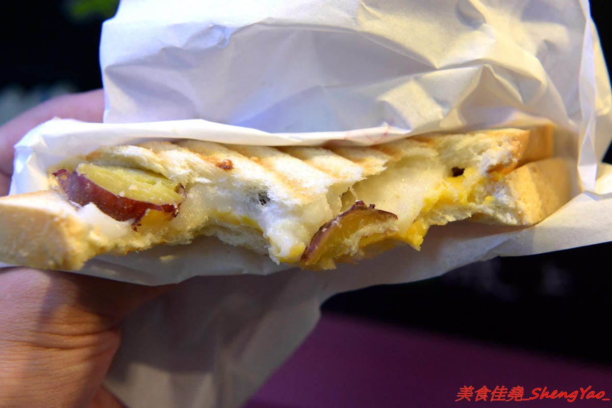 [台中沙鹿]21號三明治 – 沙鹿菜市場內新開張的義式熱壓三明治(帕尼尼)小攤,內餡豐富實在,鹹口味和甜口味都很有特色,好吃推薦,下午茶的新選擇。