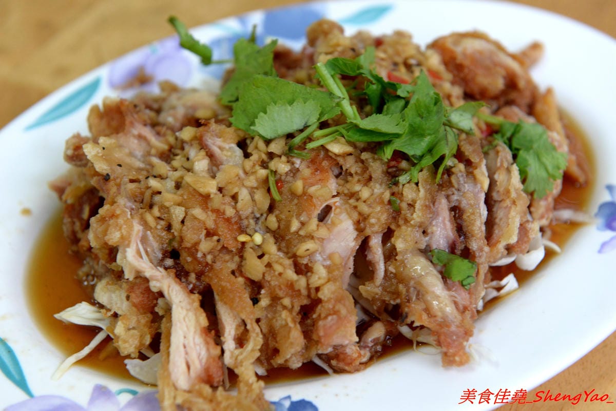 [台中沙鹿]泰食堂 – 靜宜商圈新開的泰式料理食堂,老闆是緬甸人,店內菜色種類不少,部分菜色很有泰國料理餐廳水準,百元左右平價價位,份量不小,4/27開幕單點一律9折。