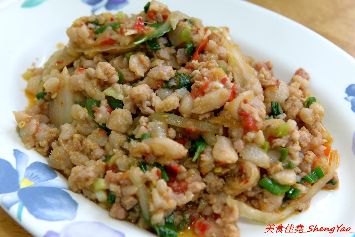 [台中沙鹿]泰食堂 – 靜宜商圈新開的泰式料理食堂,老闆是緬甸人,店內菜色種類不少,部分菜色很有泰國料理餐廳水準,百元左右平價價位,份量不小,4/27開幕單點一律9折。