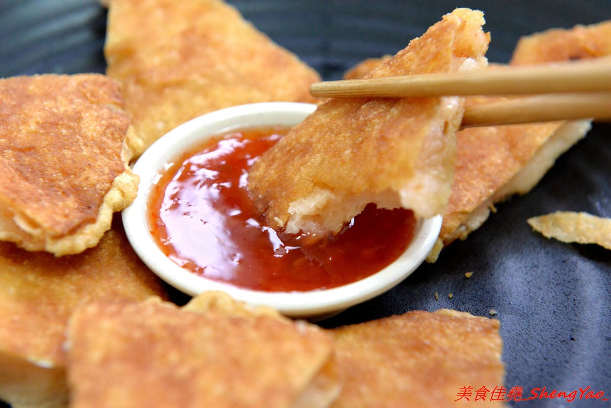 [台中沙鹿]泰食堂 – 靜宜商圈新開的泰式料理食堂,老闆是緬甸人,店內菜色種類不少,部分菜色很有泰國料理餐廳水準,百元左右平價價位,份量不小,4/27開幕單點一律9折。