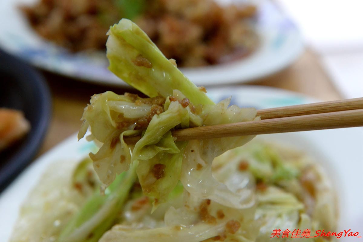 [台中沙鹿]泰食堂 – 靜宜商圈新開的泰式料理食堂,老闆是緬甸人,店內菜色種類不少,部分菜色很有泰國料理餐廳水準,百元左右平價價位,份量不小,4/27開幕單點一律9折。