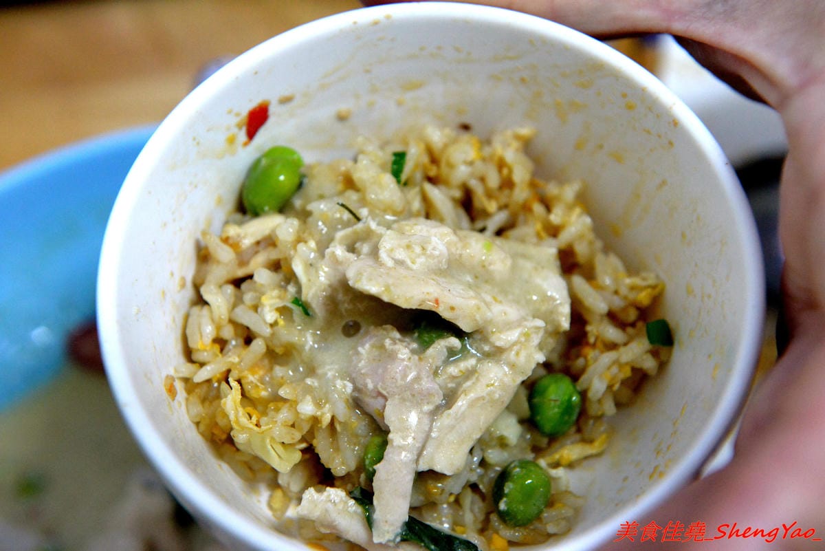 [台中沙鹿]泰食堂 – 靜宜商圈新開的泰式料理食堂,老闆是緬甸人,店內菜色種類不少,部分菜色很有泰國料理餐廳水準,百元左右平價價位,份量不小,4/27開幕單點一律9折。