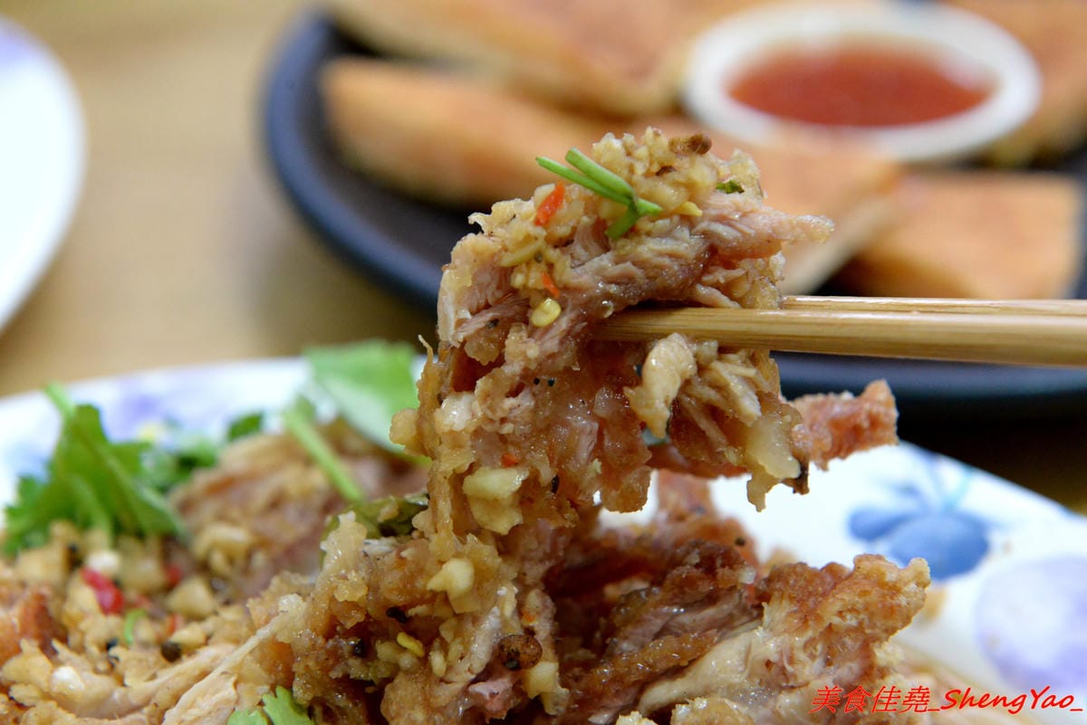 [台中沙鹿]泰食堂 – 靜宜商圈新開的泰式料理食堂,老闆是緬甸人,店內菜色種類不少,部分菜色很有泰國料理餐廳水準,百元左右平價價位,份量不小,4/27開幕單點一律9折。
