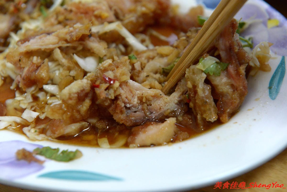[台中沙鹿]泰食堂 – 靜宜商圈新開的泰式料理食堂,老闆是緬甸人,店內菜色種類不少,部分菜色很有泰國料理餐廳水準,百元左右平價價位,份量不小,4/27開幕單點一律9折。