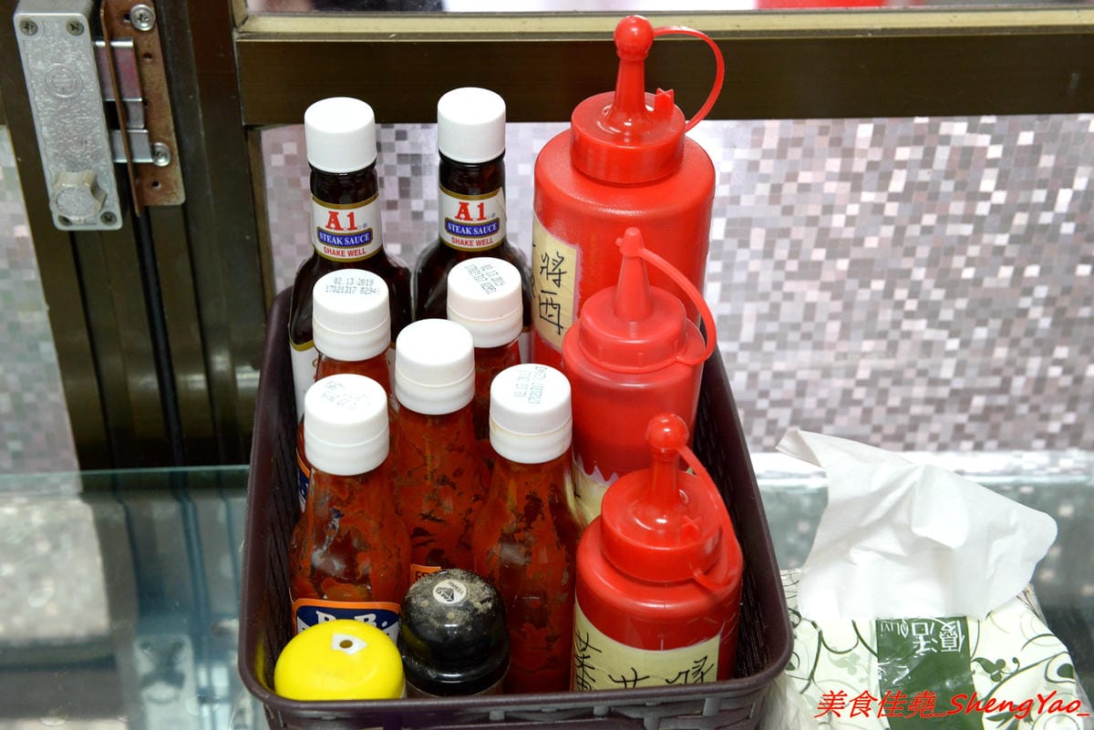 [台中清水]馥香牛排 – 清水開幕不久的平價牛排館,排餐的肉和鐵板麵都好吃,店家自調的黑胡椒醬和蘑菇醬味道不錯,鐵板麵加麵免費,整體份量超充足,C/P值頗高。