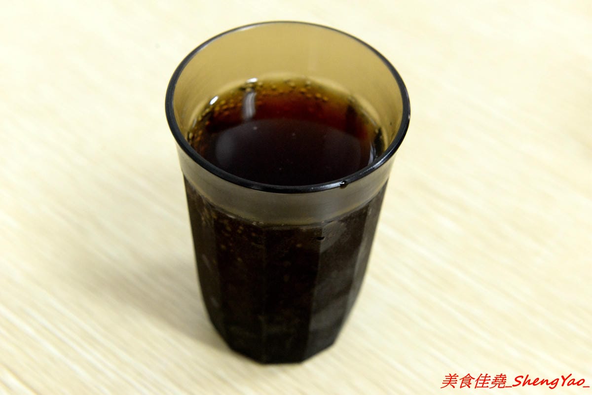 [台中清水]馥香牛排 – 清水開幕不久的平價牛排館,排餐的肉和鐵板麵都好吃,店家自調的黑胡椒醬和蘑菇醬味道不錯,鐵板麵加麵免費,整體份量超充足,C/P值頗高。