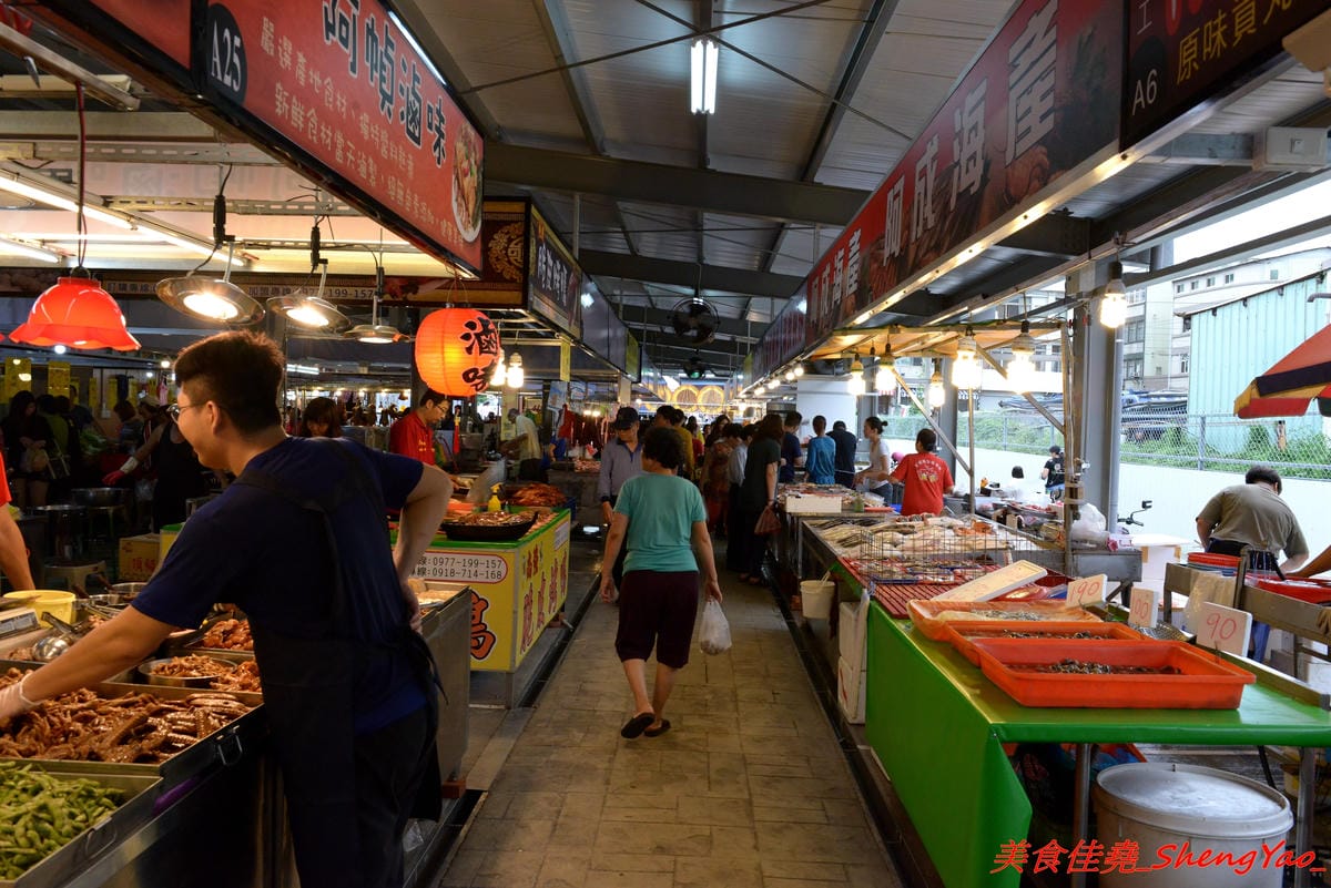[台中沙鹿]福安黃昏市場 – 新開幕黃昏市場,號稱佔地千坪應該是台中海線目前最大的黃昏市場,攤子還不少,有些是之前沒看過的,大推咖啡麵包好好吃。開幕期間打卡送霜淇淋或爆米花,消費滿百