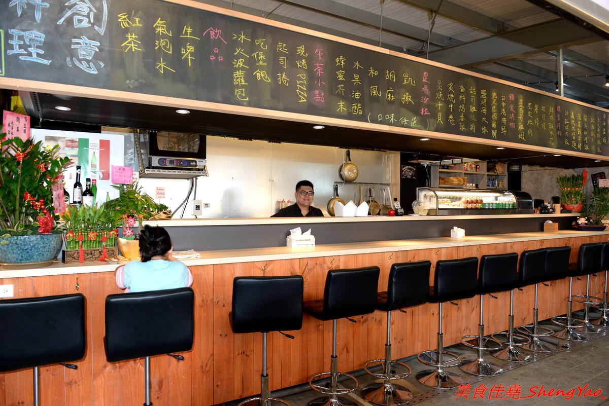 [台中沙鹿]福安黃昏市場 – 新開幕黃昏市場,號稱佔地千坪應該是台中海線目前最大的黃昏市場,攤子還不少,有些是之前沒看過的,大推咖啡麵包好好吃。開幕期間打卡送霜淇淋或爆米花,消費滿百