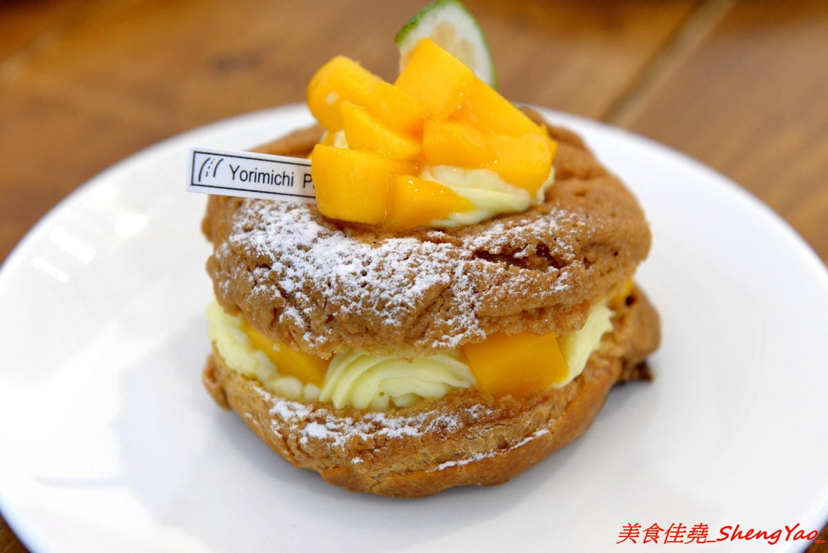 [台中清水]Yorimichi 順道菓子店2.0版 – 重新整修完後開放二樓空間,座位變得更多了,新口味泡芙”楓糖伯爵茶”味道好特別,夏日限定版的夏日芒果冰清新爽口好好吃。