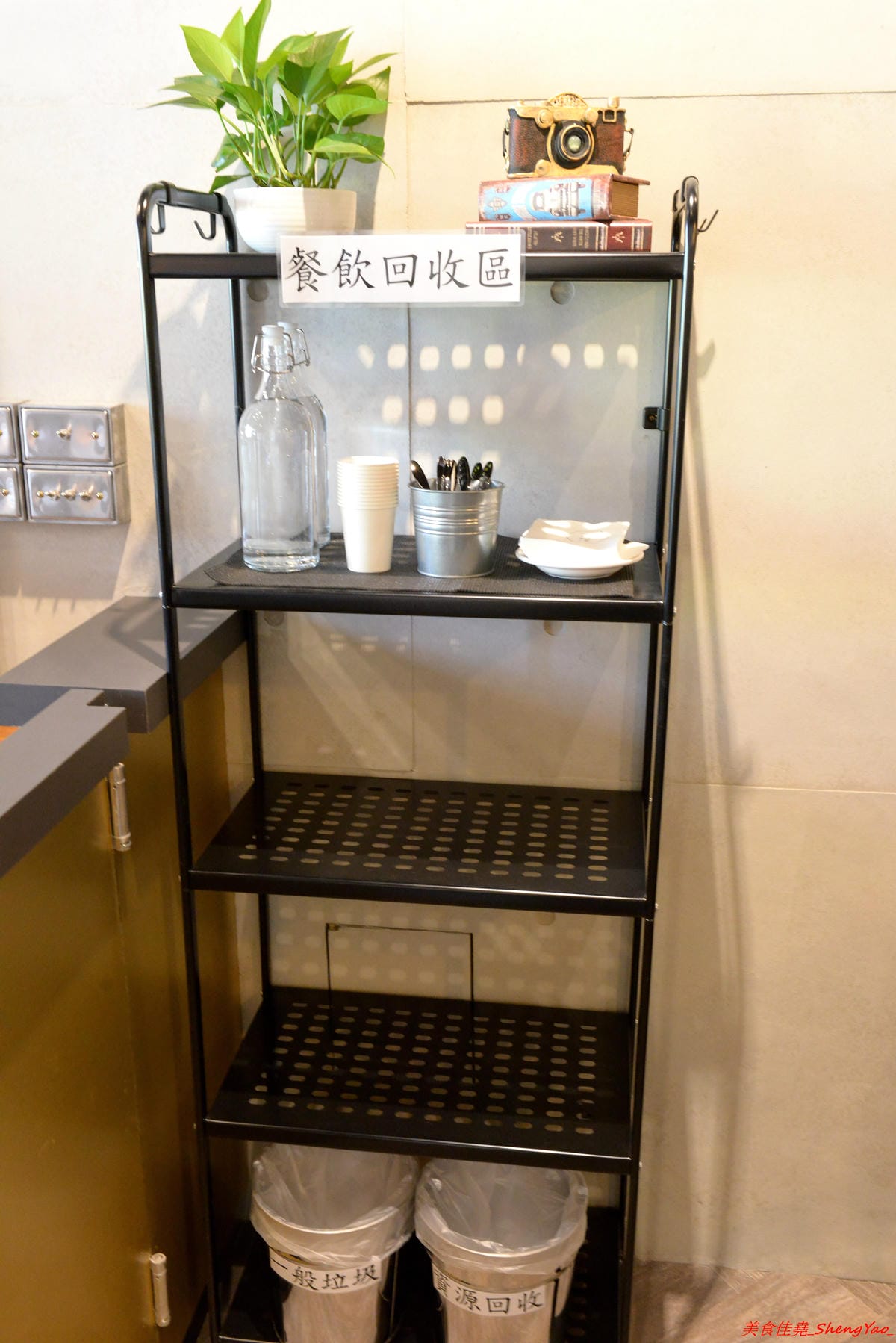 [台中沙鹿]ICUBE 艾斯酷比 – 沙鹿超扯雪花冰專賣店登場試賣,不可思議的佛心價格,超好吃的雪花冰,多種口味各有特色,清水模裝潢搭配淡淡的工業風和鄉村復古風,氣氛很不錯。
