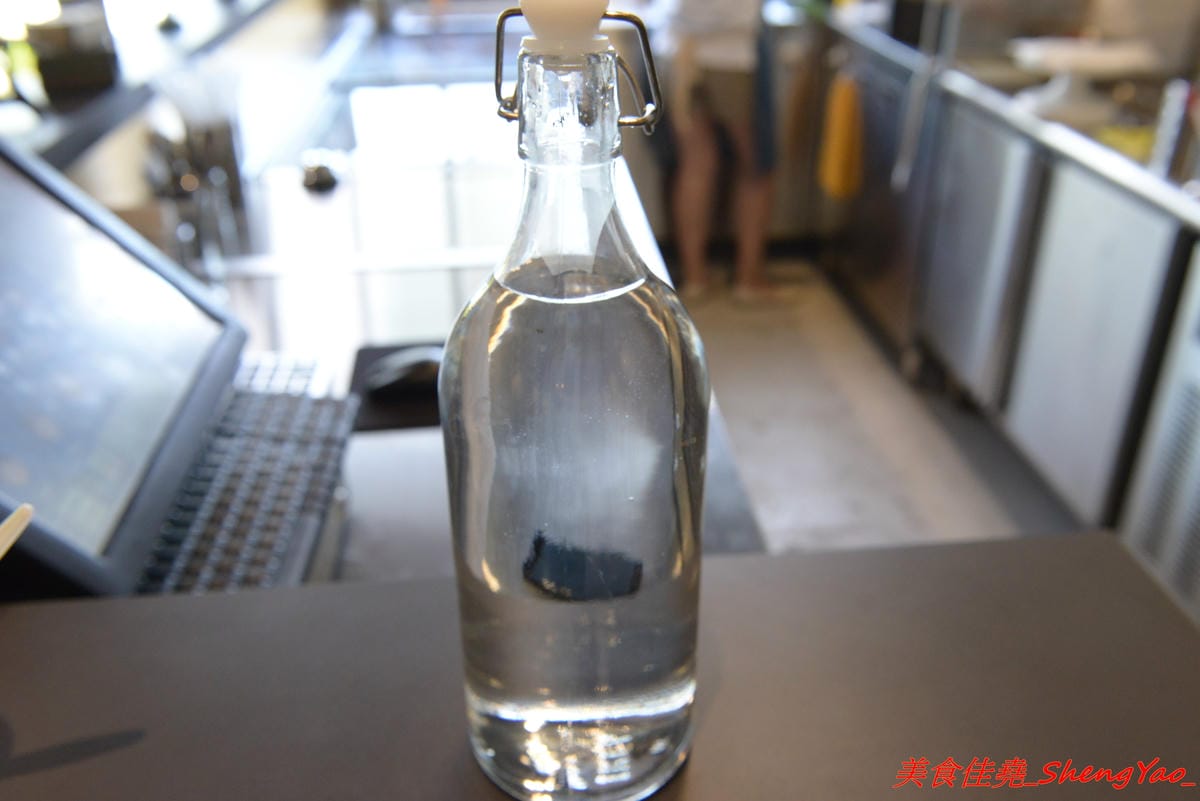[台中沙鹿]ICUBE 艾斯酷比 – 沙鹿超扯雪花冰專賣店登場試賣,不可思議的佛心價格,超好吃的雪花冰,多種口味各有特色,清水模裝潢搭配淡淡的工業風和鄉村復古風,氣氛很不錯。