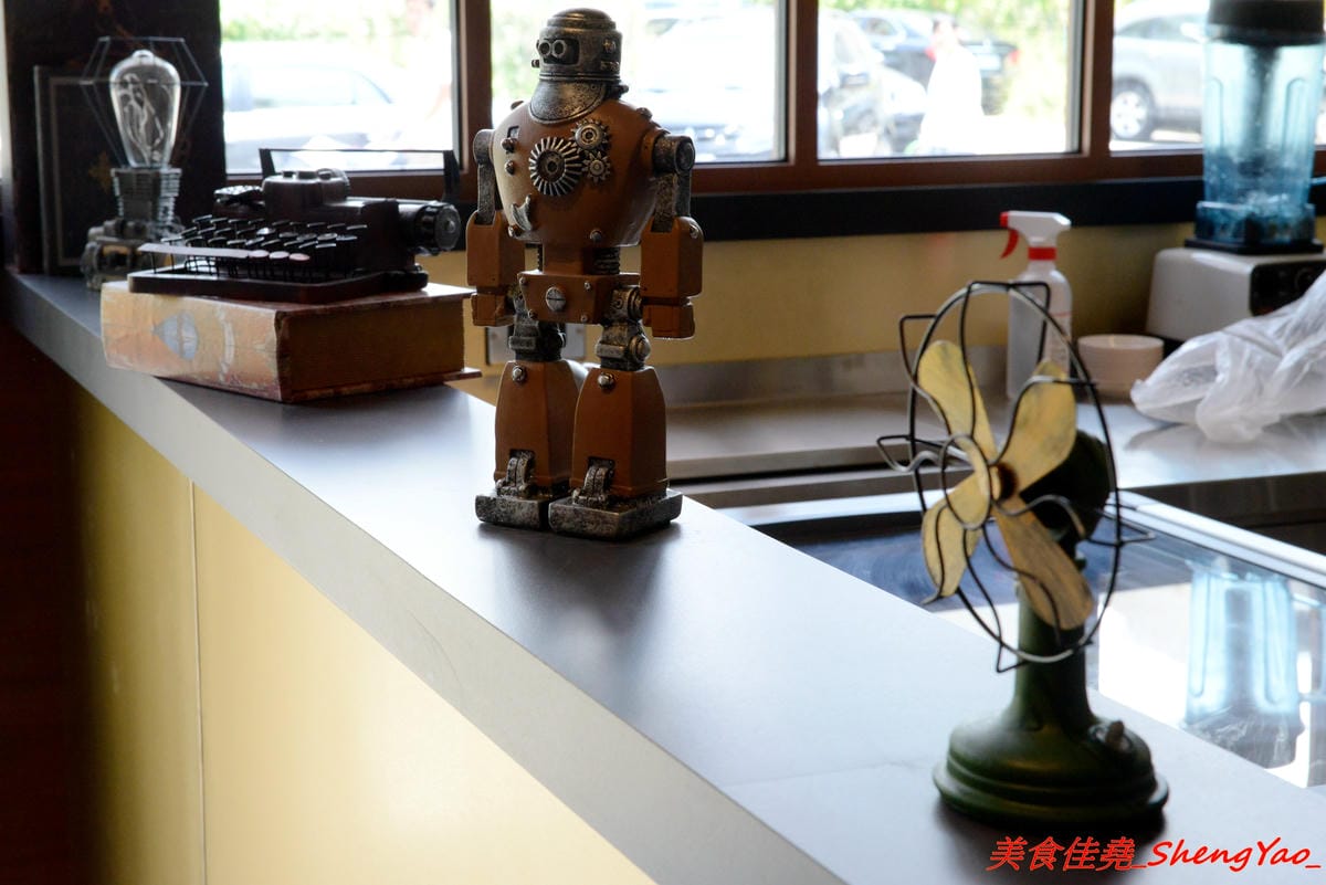 [台中沙鹿]ICUBE 艾斯酷比 – 沙鹿超扯雪花冰專賣店登場試賣,不可思議的佛心價格,超好吃的雪花冰,多種口味各有特色,清水模裝潢搭配淡淡的工業風和鄉村復古風,氣氛很不錯。