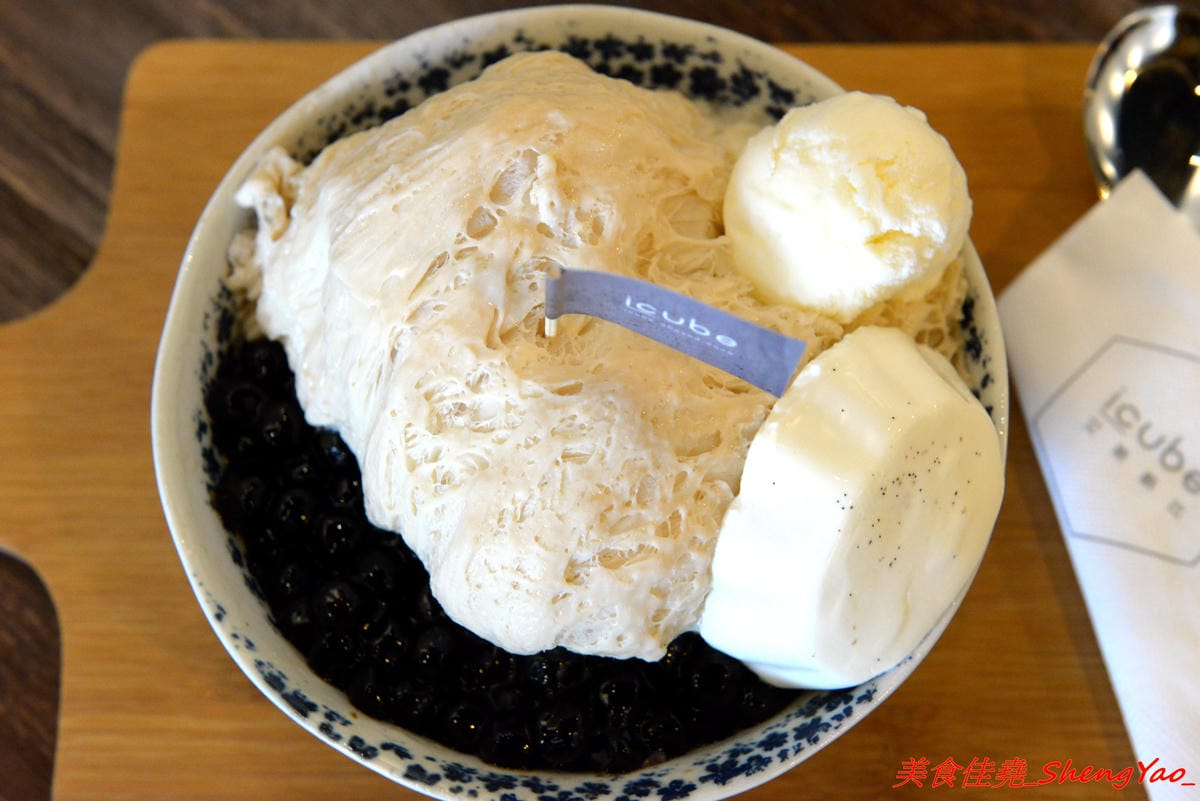 [台中沙鹿]ICUBE 艾斯酷比 – 沙鹿超扯雪花冰專賣店登場試賣,不可思議的佛心價格,超好吃的雪花冰,多種口味各有特色,清水模裝潢搭配淡淡的工業風和鄉村復古風,氣氛很不錯。
