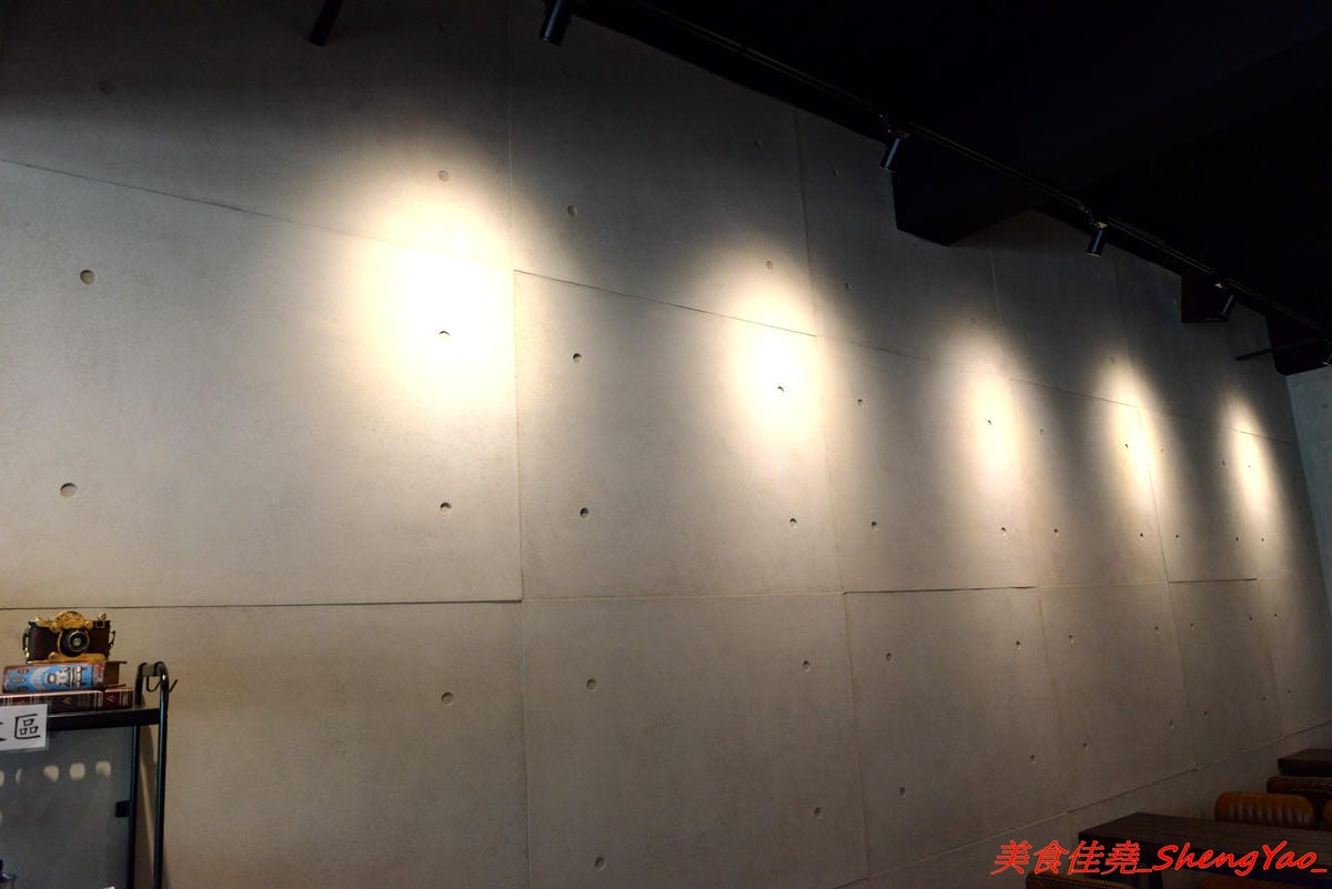 [台中沙鹿]ICUBE 艾斯酷比 – 沙鹿超扯雪花冰專賣店登場試賣,不可思議的佛心價格,超好吃的雪花冰,多種口味各有特色,清水模裝潢搭配淡淡的工業風和鄉村復古風,氣氛很不錯。