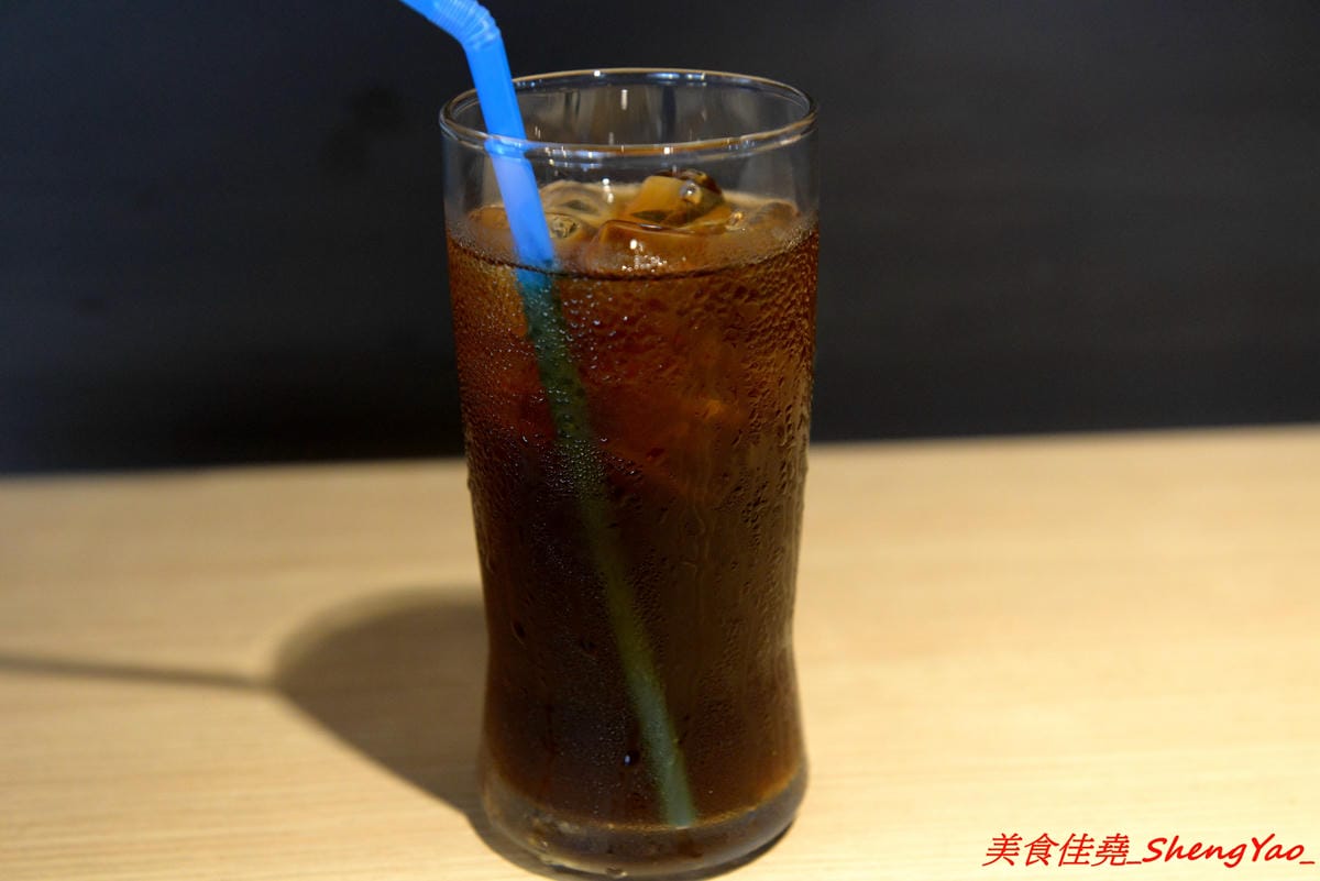[台中沙鹿]五饌 – 隱藏在黃昏市場內的人氣創意料理 – 主廚手藝有水準,調味特殊、擺盤用心,所用食材非常新鮮,大推墨魚海盜麵。營業時間到晚上12點,沙鹿又一深夜食堂。(已遷移)