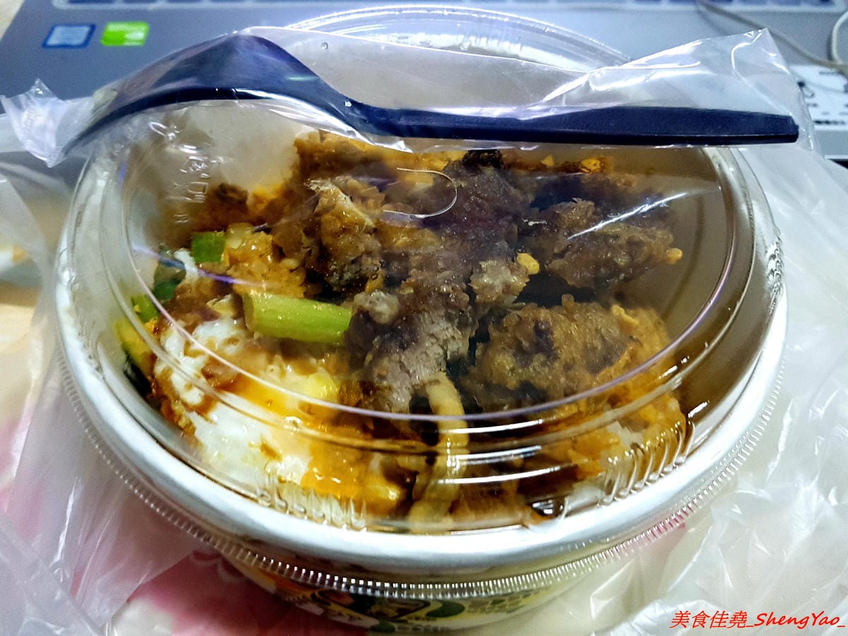[台中沙鹿]五饌 – 隱藏在黃昏市場內的人氣創意料理 – 主廚手藝有水準,調味特殊、擺盤用心,所用食材非常新鮮,大推墨魚海盜麵。營業時間到晚上12點,沙鹿又一深夜食堂。(已遷移)