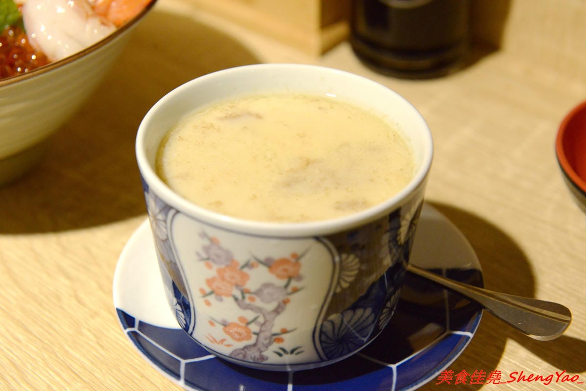 [台中沙鹿]忍者壽司 – 沙鹿年輕爸爸帶著小孩子一起賣的三輪車壽司有了正式店面了,多了握壽司、丼飯、烤物可選擇,漁貨食材超新鮮,東西好吃夠水準,試營運期間打卡就送握壽司一貫。