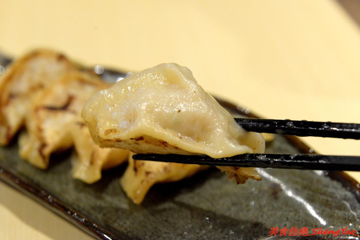 [台中北區]一幻拉麵台中中友店 – 來自日本北海道的知名拉麵店,台灣第二家店,中部首家店,鮮蝦熬煮湯頭頗有特色,重口味的非常重鹹,冰水好冰好好喝。(已歇業)