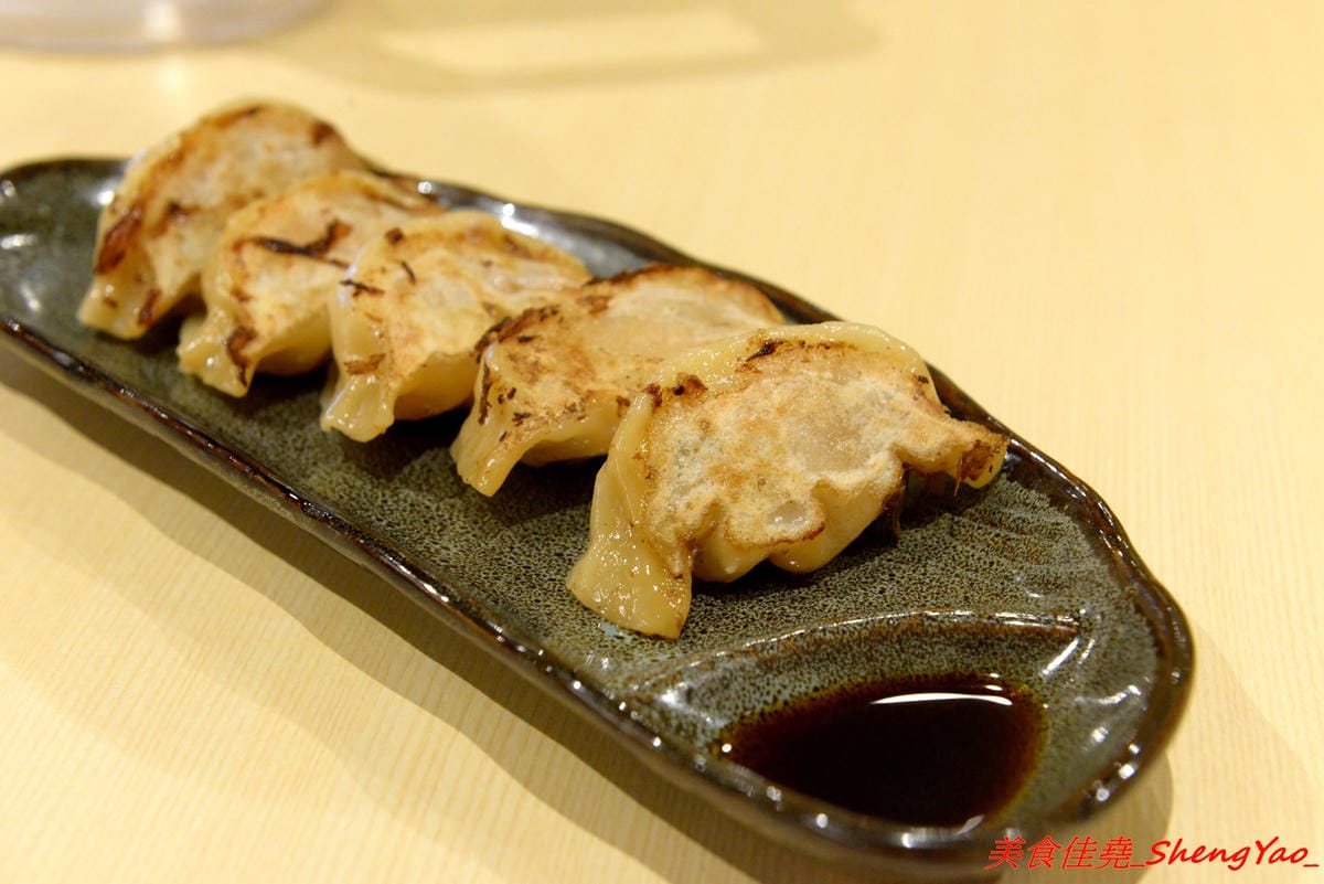 [台中北區]一幻拉麵台中中友店 – 來自日本北海道的知名拉麵店,台灣第二家店,中部首家店,鮮蝦熬煮湯頭頗有特色,重口味的非常重鹹,冰水好冰好好喝。(已歇業)