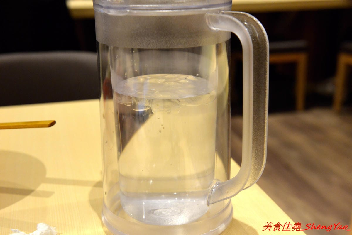 [台中北區]一幻拉麵台中中友店 – 來自日本北海道的知名拉麵店,台灣第二家店,中部首家店,鮮蝦熬煮湯頭頗有特色,重口味的非常重鹹,冰水好冰好好喝。(已歇業)