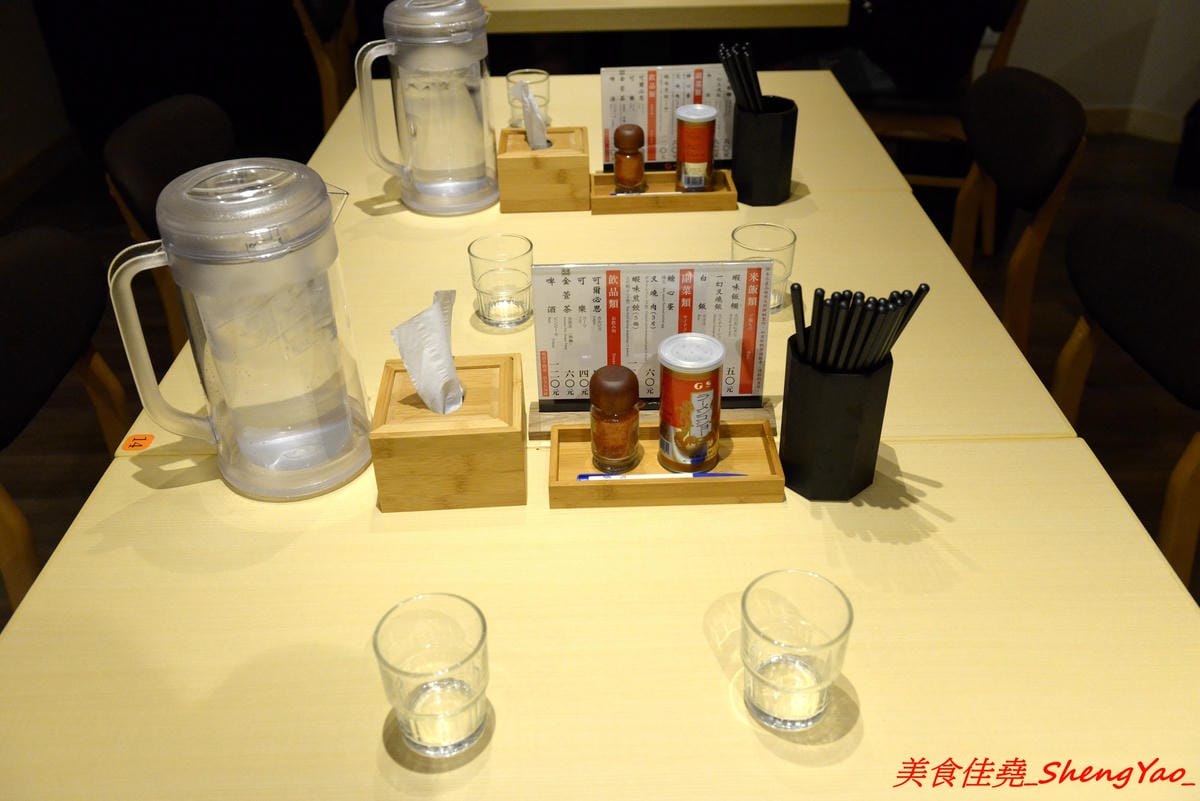 [台中北區]一幻拉麵台中中友店 – 來自日本北海道的知名拉麵店,台灣第二家店,中部首家店,鮮蝦熬煮湯頭頗有特色,重口味的非常重鹹,冰水好冰好好喝。(已歇業)