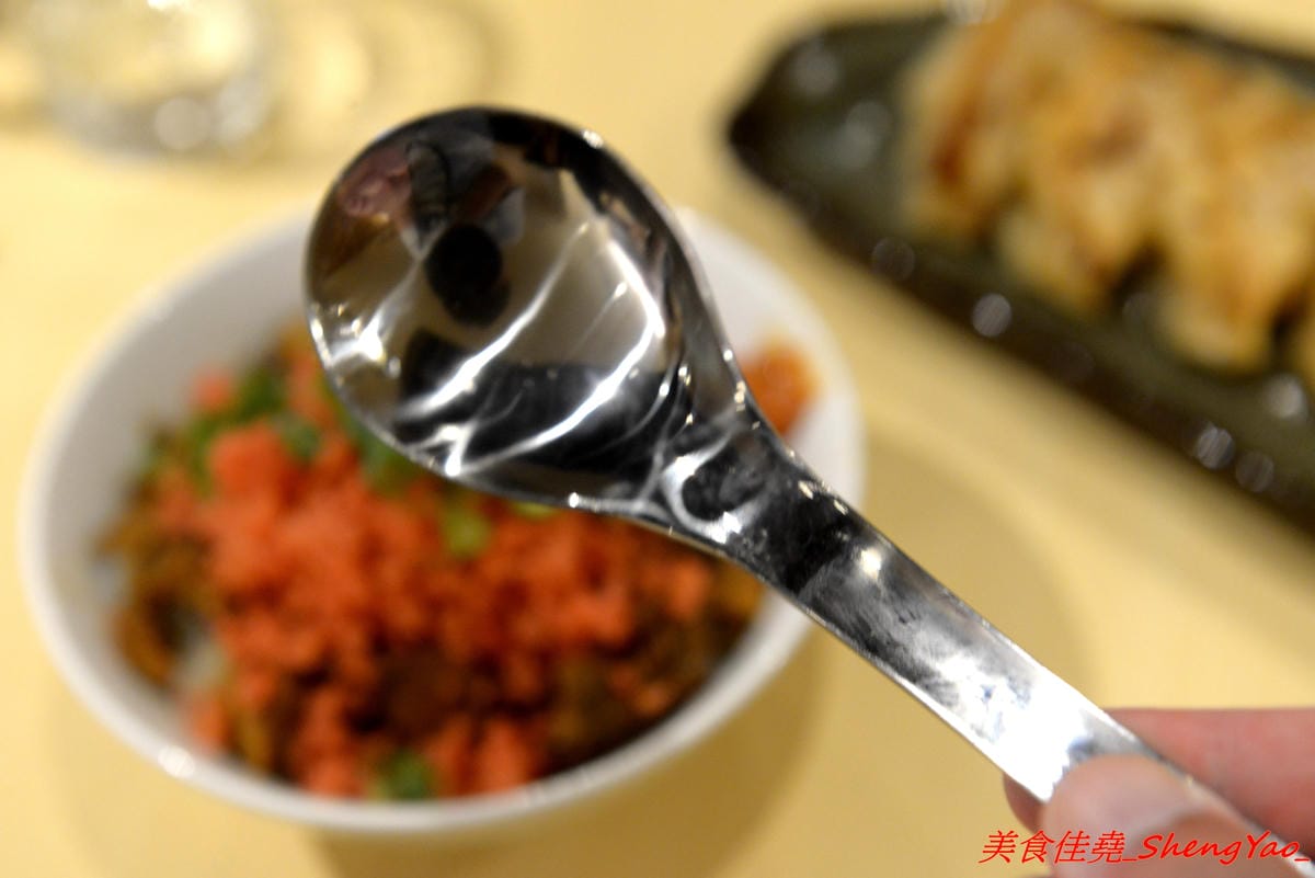 [台中北區]一幻拉麵台中中友店 – 來自日本北海道的知名拉麵店,台灣第二家店,中部首家店,鮮蝦熬煮湯頭頗有特色,重口味的非常重鹹,冰水好冰好好喝。(已歇業)