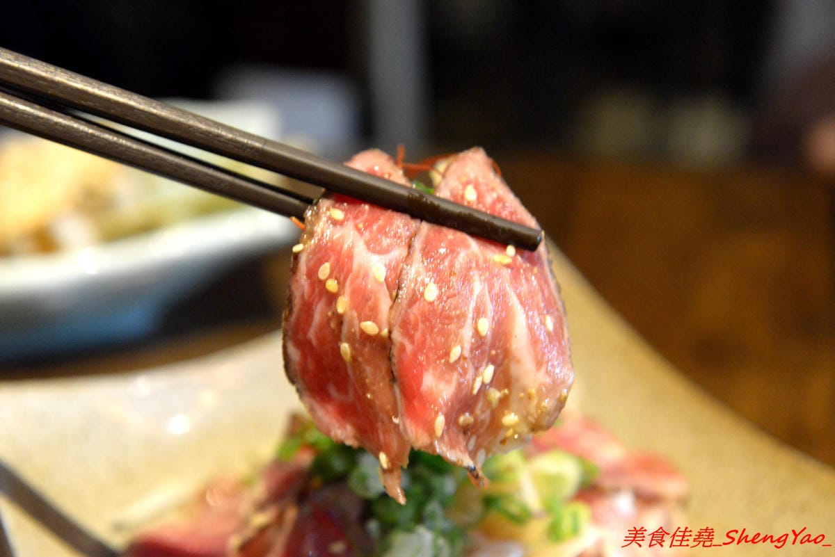[台中西屯]將軍府 – 台中超人氣日式居酒屋,東西選擇多樣化,霸氣生蠔、創意串燒、精緻炸物、道道好吃,價位不嚇人,店內氣氛相當棒,穿著短版浴衣女服務生非常養眼。(店家邀約)