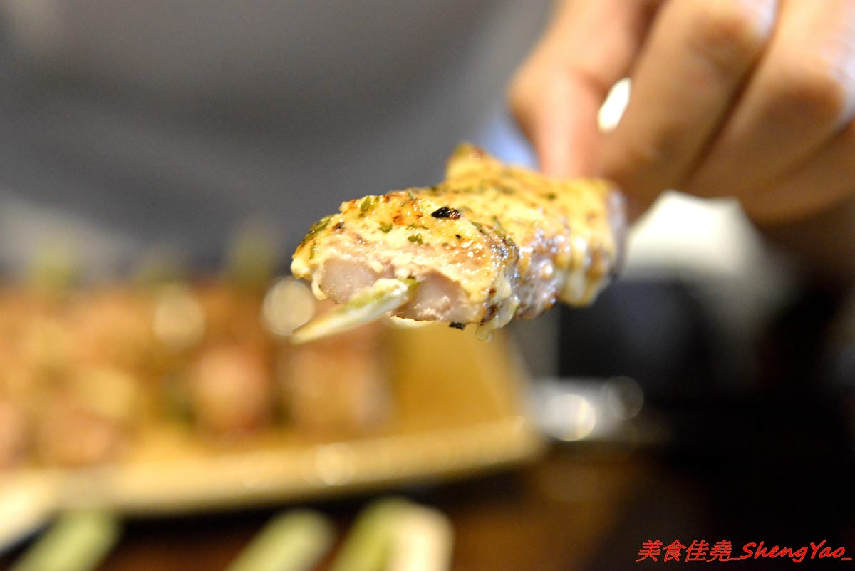 [台中西屯]將軍府 – 台中超人氣日式居酒屋,東西選擇多樣化,霸氣生蠔、創意串燒、精緻炸物、道道好吃,價位不嚇人,店內氣氛相當棒,穿著短版浴衣女服務生非常養眼。(店家邀約)