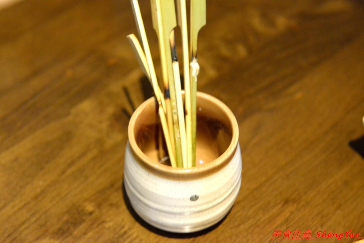 [台中西屯]將軍府 – 台中超人氣日式居酒屋,東西選擇多樣化,霸氣生蠔、創意串燒、精緻炸物、道道好吃,價位不嚇人,店內氣氛相當棒,穿著短版浴衣女服務生非常養眼。(店家邀約)