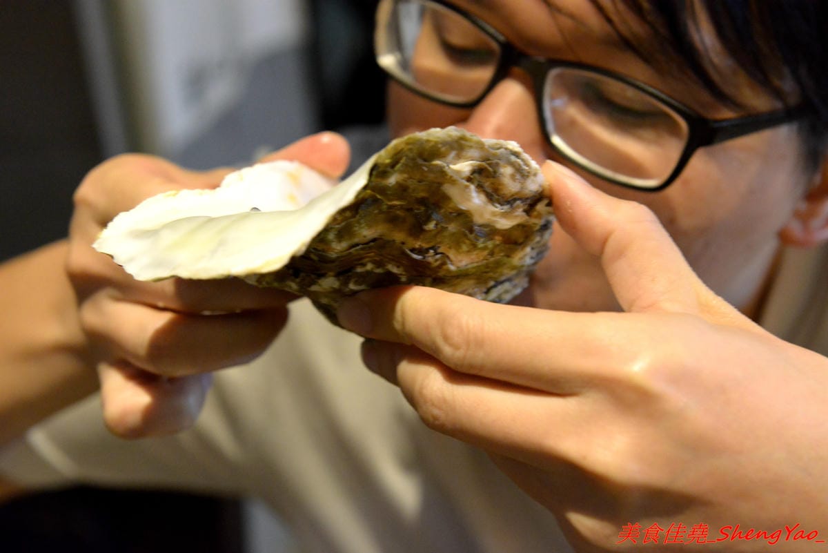 [台中西屯]將軍府 – 台中超人氣日式居酒屋,東西選擇多樣化,霸氣生蠔、創意串燒、精緻炸物、道道好吃,價位不嚇人,店內氣氛相當棒,穿著短版浴衣女服務生非常養眼。(店家邀約)