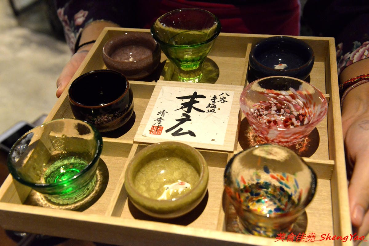 [台中西屯]將軍府 – 台中超人氣日式居酒屋,東西選擇多樣化,霸氣生蠔、創意串燒、精緻炸物、道道好吃,價位不嚇人,店內氣氛相當棒,穿著短版浴衣女服務生非常養眼。(店家邀約)