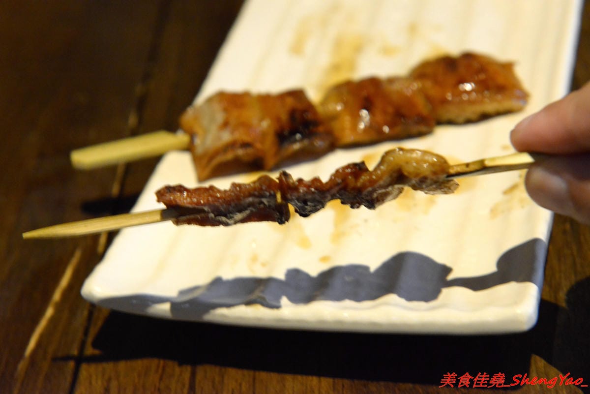 [台中西屯]將軍府 – 台中超人氣日式居酒屋,東西選擇多樣化,霸氣生蠔、創意串燒、精緻炸物、道道好吃,價位不嚇人,店內氣氛相當棒,穿著短版浴衣女服務生非常養眼。(店家邀約)