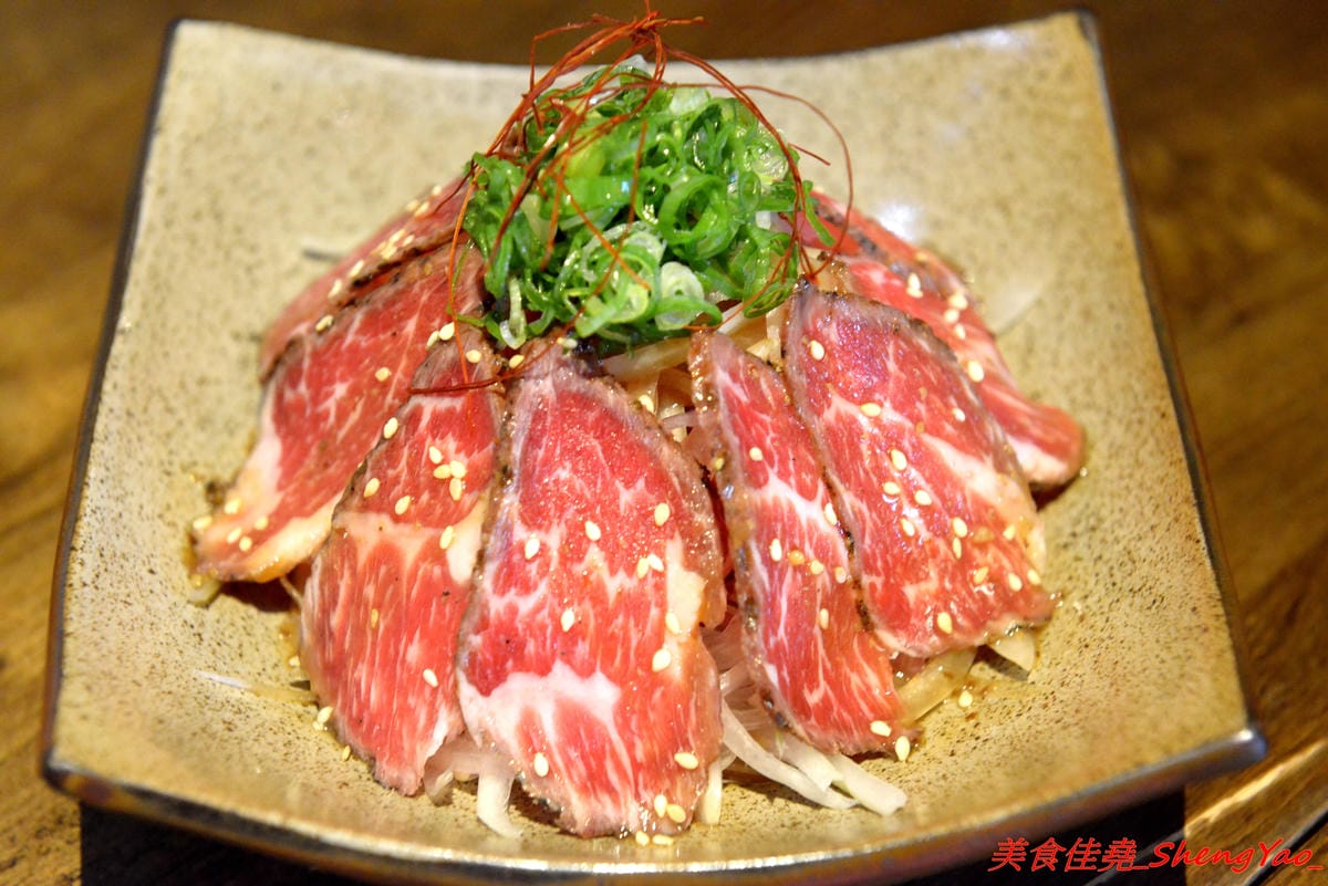 [台中西屯]將軍府 – 台中超人氣日式居酒屋,東西選擇多樣化,霸氣生蠔、創意串燒、精緻炸物、道道好吃,價位不嚇人,店內氣氛相當棒,穿著短版浴衣女服務生非常養眼。(店家邀約)
