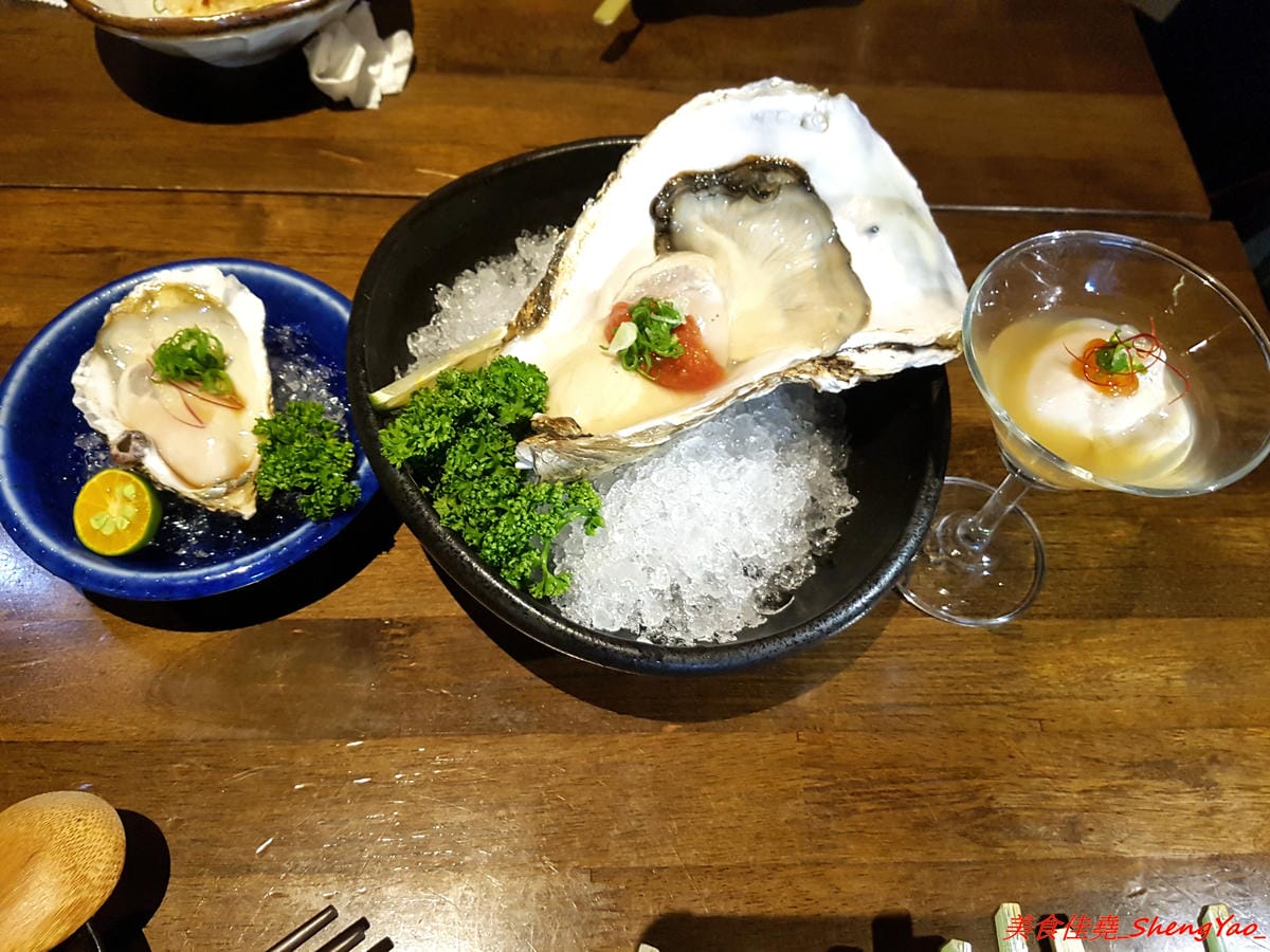 [台中西屯]將軍府 – 台中超人氣日式居酒屋,東西選擇多樣化,霸氣生蠔、創意串燒、精緻炸物、道道好吃,價位不嚇人,店內氣氛相當棒,穿著短版浴衣女服務生非常養眼。(店家邀約)