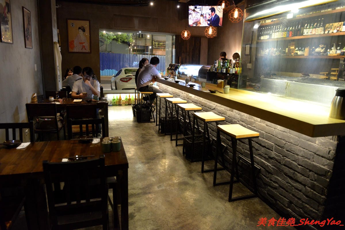 [台中西屯]將軍府 – 台中超人氣日式居酒屋,東西選擇多樣化,霸氣生蠔、創意串燒、精緻炸物、道道好吃,價位不嚇人,店內氣氛相當棒,穿著短版浴衣女服務生非常養眼。(店家邀約)
