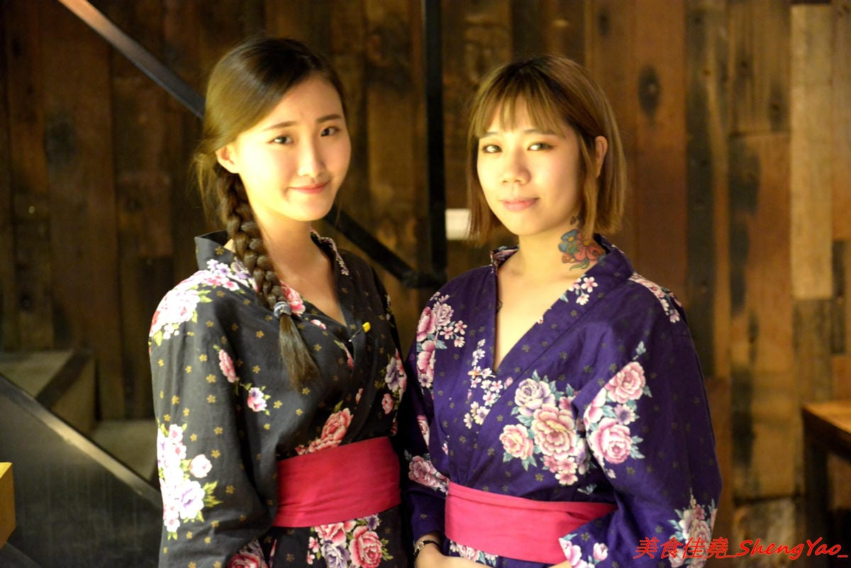 [台中西屯]將軍府 – 台中超人氣日式居酒屋,東西選擇多樣化,霸氣生蠔、創意串燒、精緻炸物、道道好吃,價位不嚇人,店內氣氛相當棒,穿著短版浴衣女服務生非常養眼。(店家邀約)