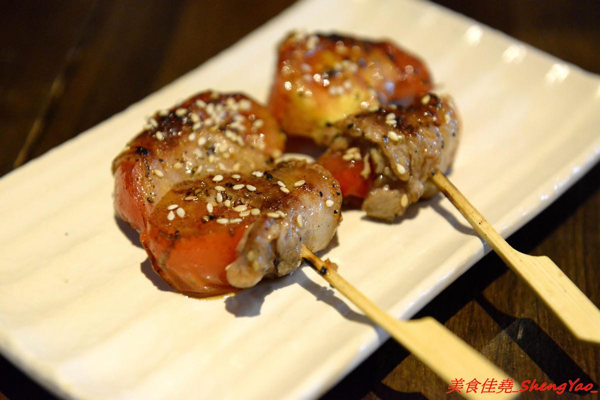 [台中西屯]將軍府 – 台中超人氣日式居酒屋,東西選擇多樣化,霸氣生蠔、創意串燒、精緻炸物、道道好吃,價位不嚇人,店內氣氛相當棒,穿著短版浴衣女服務生非常養眼。(店家邀約)